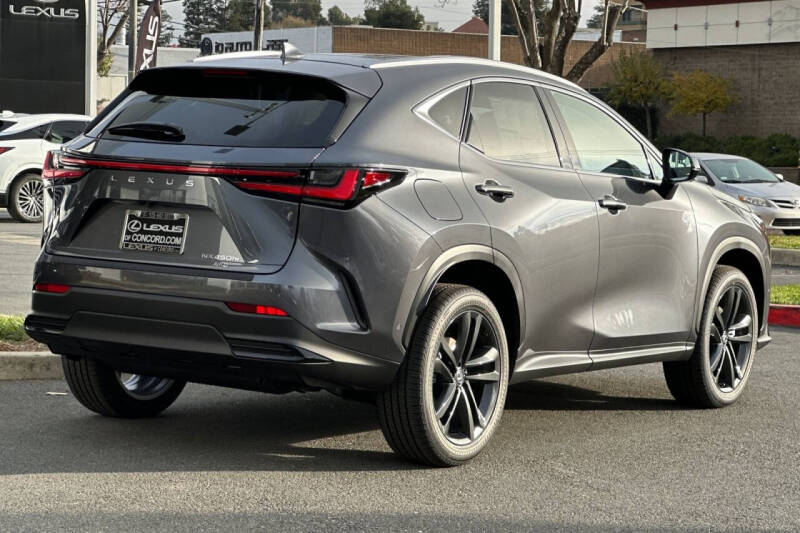 2026 Lexus NX 450h+ Luxury