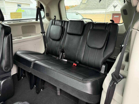 2016 Chrysler Town and Country Touring-L