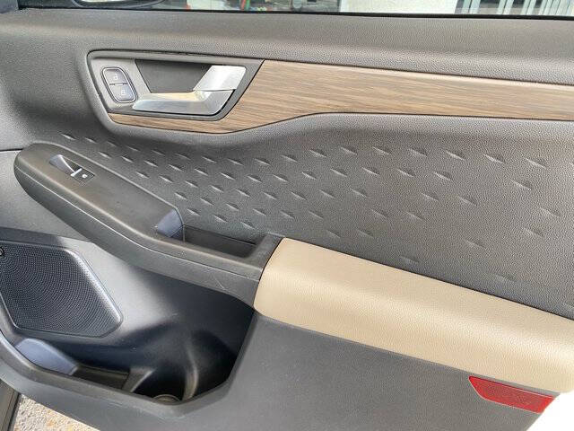 2020 Ford Escape Titanium