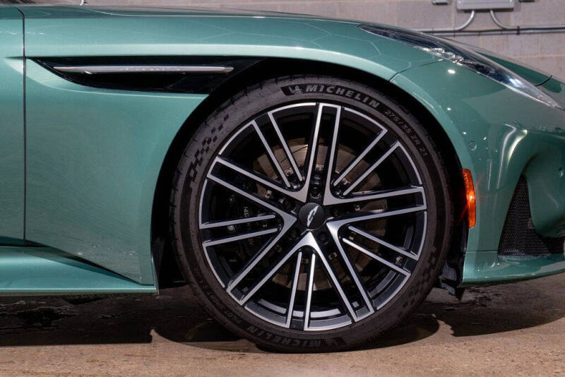 2024 Aston Martin DB12 V8