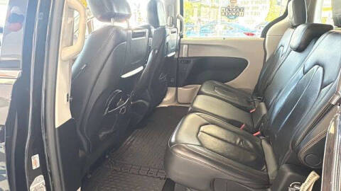 2017 Chrysler Pacifica Touring-L Plus