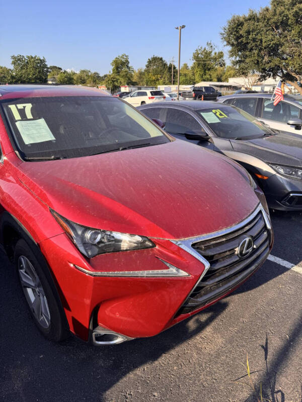 2017 Lexus NX 200t's photo