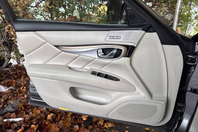 2015 Infiniti Q70 3.7