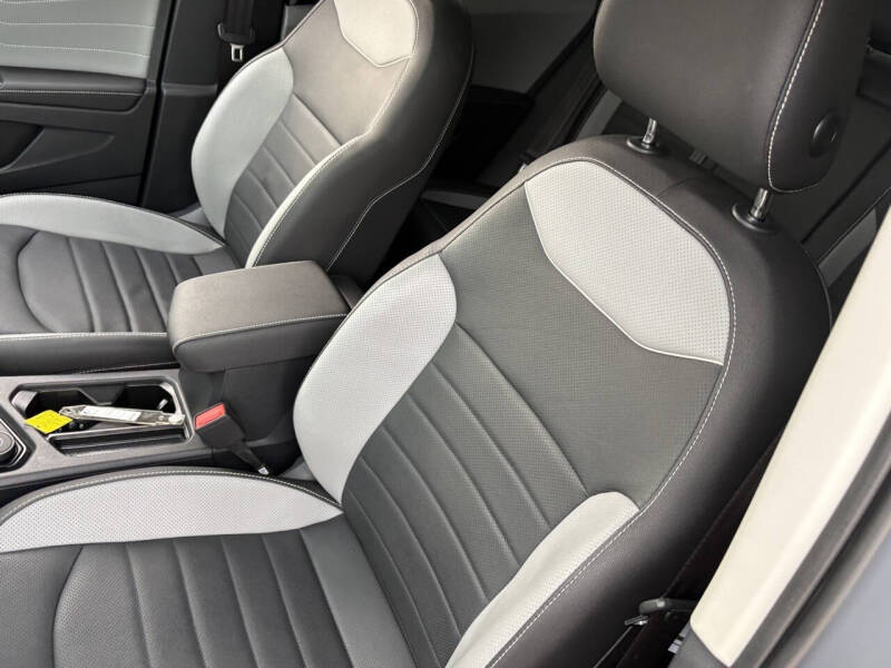 2024 Volkswagen Taos SEL 4Motion