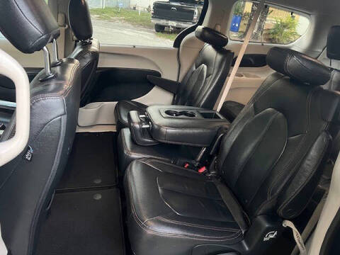 2017 Chrysler Pacifica Touring-L