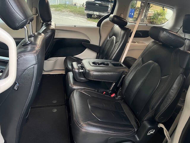 2017 Chrysler Pacifica Touring-L