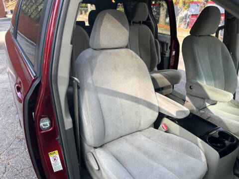 2011 Toyota Sienna LE 7-Passenger Auto Access Seat