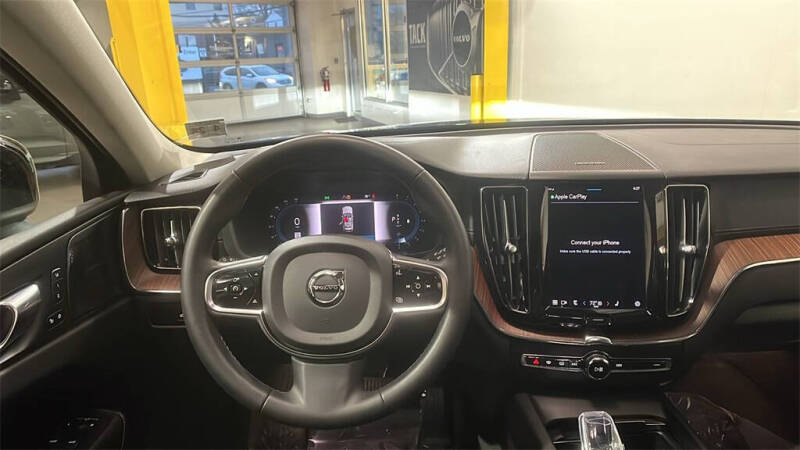 2023 Volvo XC60 B6 Ultimate Bright Theme
