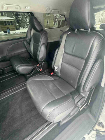 2018 Toyota Sienna SE Premium 8-Passenger