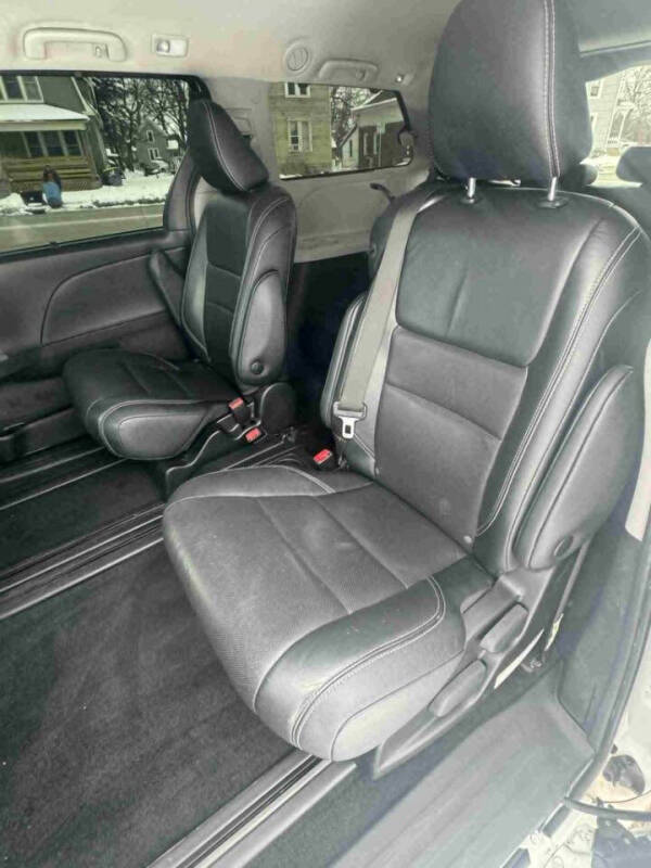 2018 Toyota Sienna SE Premium 8-Passenger