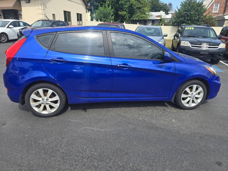 2012 Hyundai Accent SE
