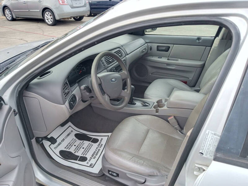 2005 Ford Taurus SE