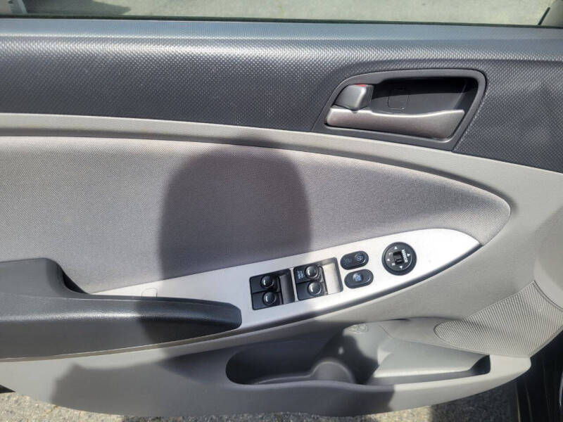 2016 Hyundai Accent SE