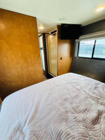 2016 Winnebago Spirit 31K