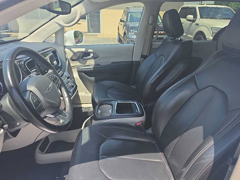 2022 Chrysler Pacifica Hybrid Touring L