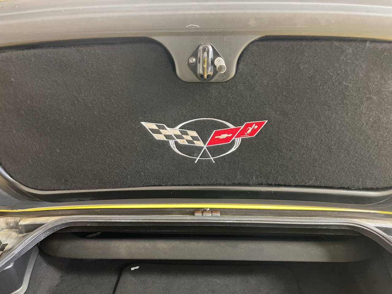 2004 Chevrolet Corvette 23