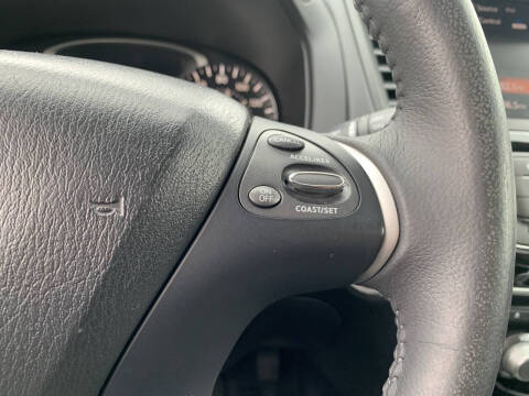 2017 Nissan Pathfinder SV