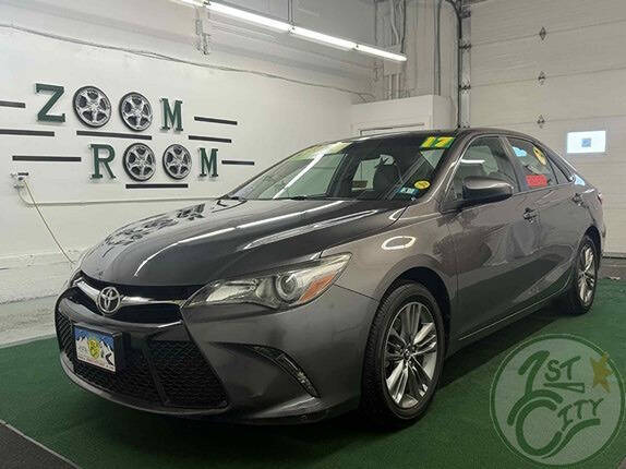 2017 Toyota Camry SE's photo