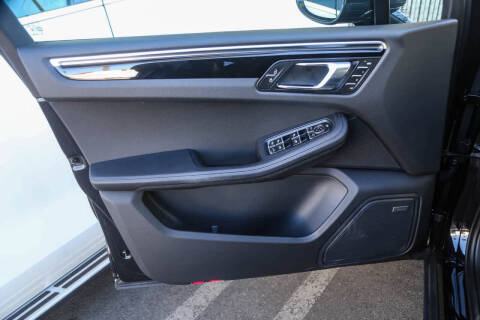 2024 Porsche Macan T