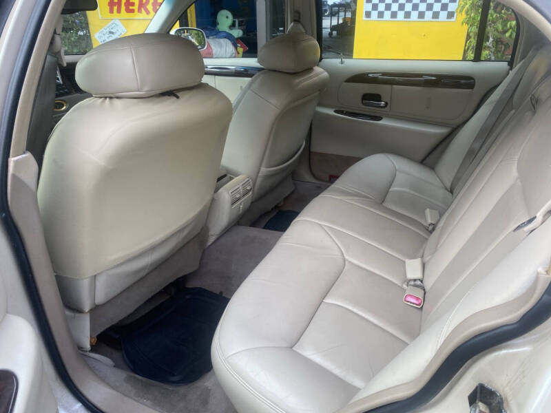 2000 Lincoln Town Car Cartier