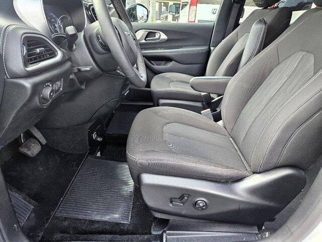 2024 Chrysler Pacifica Touring