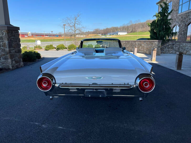 1962 Ford Thunderbird