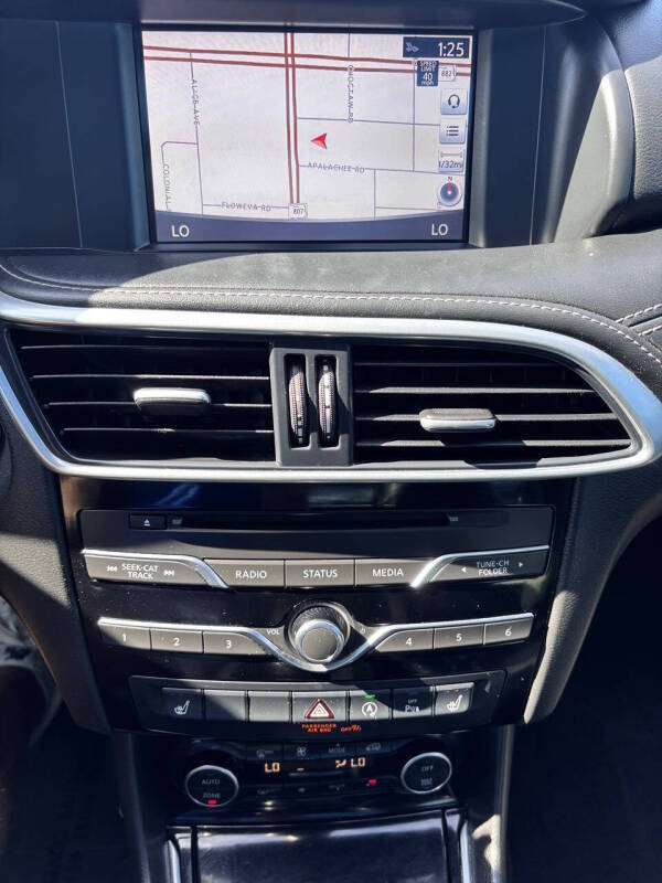 2017 Infiniti QX30 Sport