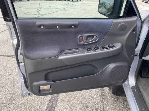 2004 Mitsubishi Montero Sport LS