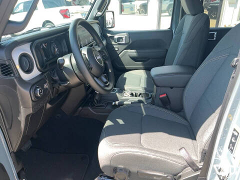 2024 Jeep Gladiator Sport