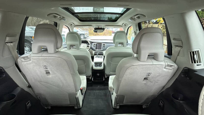 2020 Volvo XC90 T6 Momentum 6-Passenger