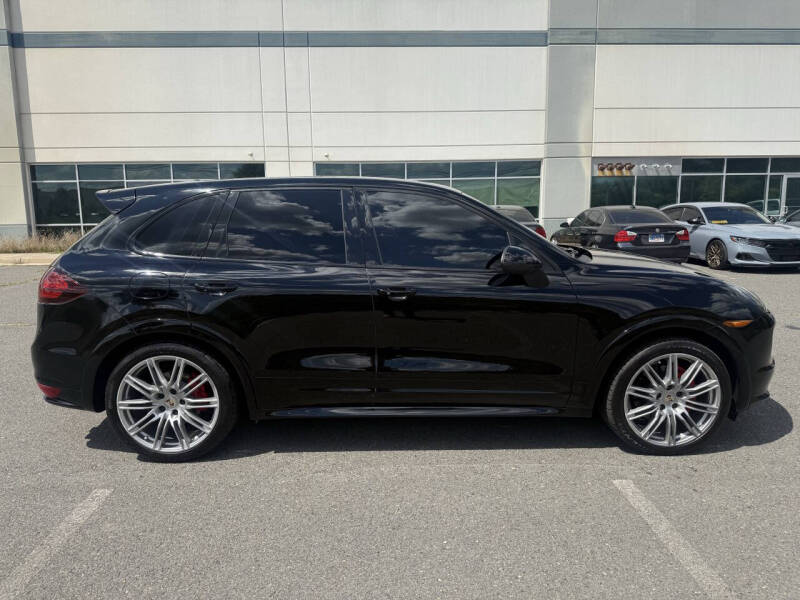 2013 Porsche Cayenne GTS