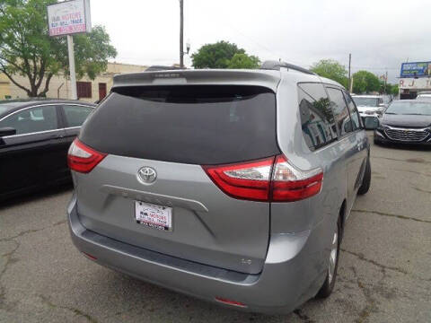 2017 Toyota Sienna LE 8-Passenger