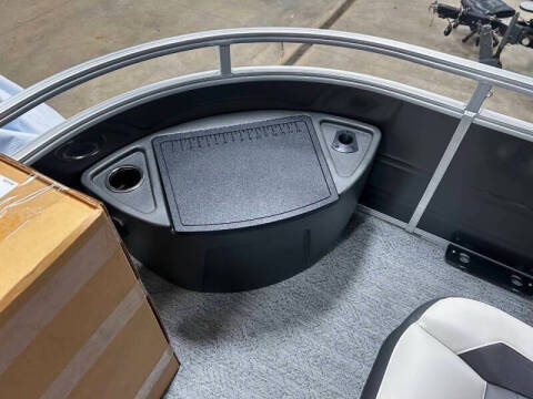 2026 Sun Tracker Fishin' Barge 22 XP3