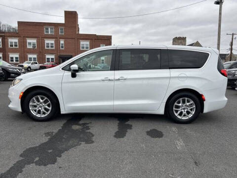 2022 Chrysler Voyager LX