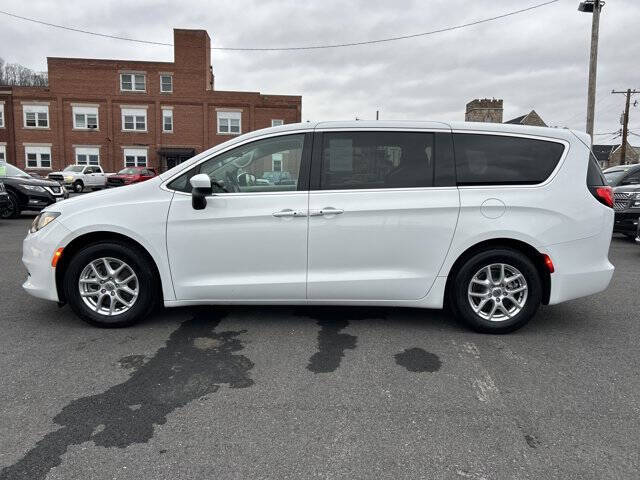 2022 Chrysler Voyager LX