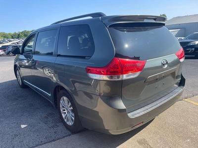 2013 Toyota Sienna XLE 8-Passenger