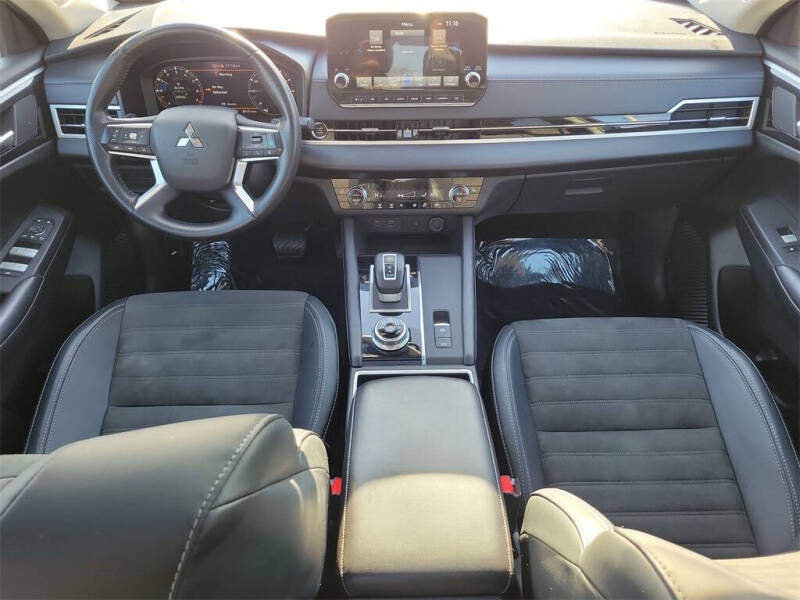 2024 Mitsubishi Outlander SE