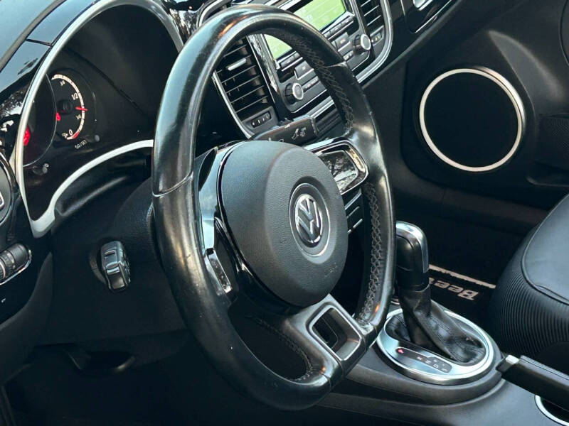 2013 Volkswagen Beetle Convertible 2.5L 50s Edition