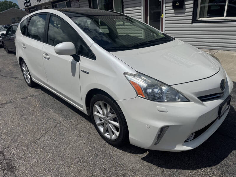 2012 Toyota Prius v Five
