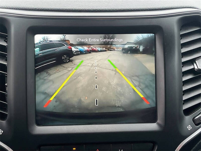 2023 Jeep Cherokee Altitude Lux