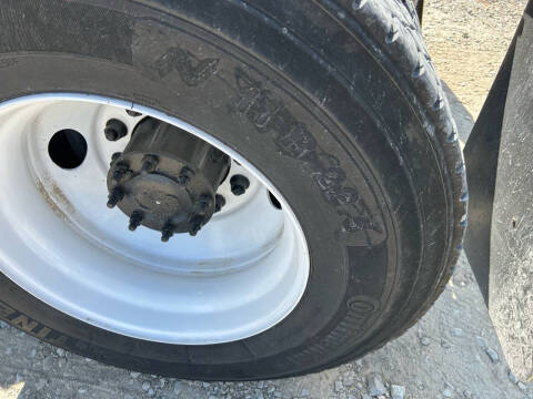 2016 Freightliner Cascadia 113 Semi Truck