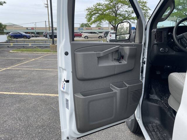2025 Chevrolet Express 3500