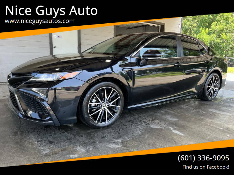 2022 Toyota Camry SE's photo