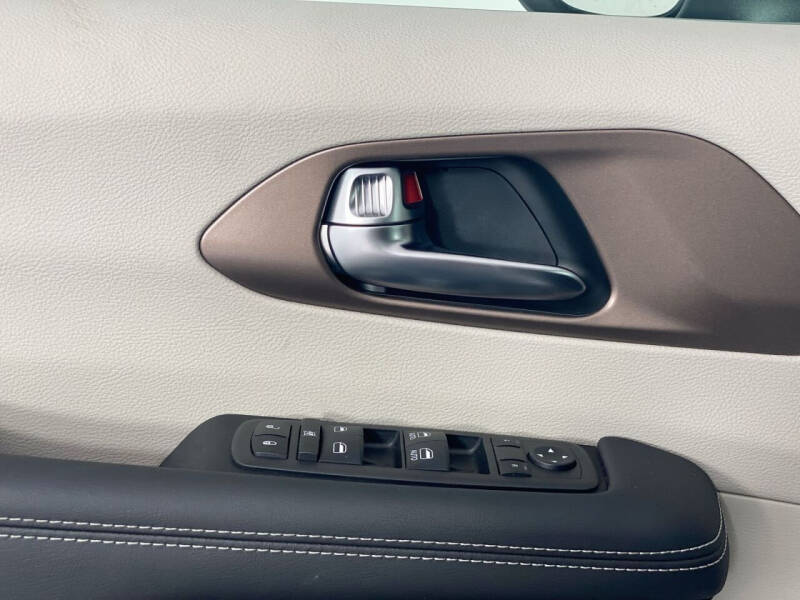 2024 Chrysler Voyager LX