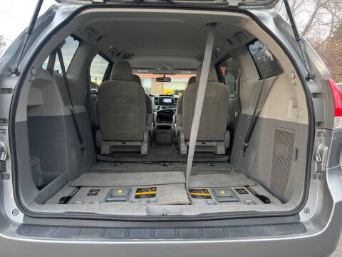 2013 Toyota Sienna LE 7-Passenger