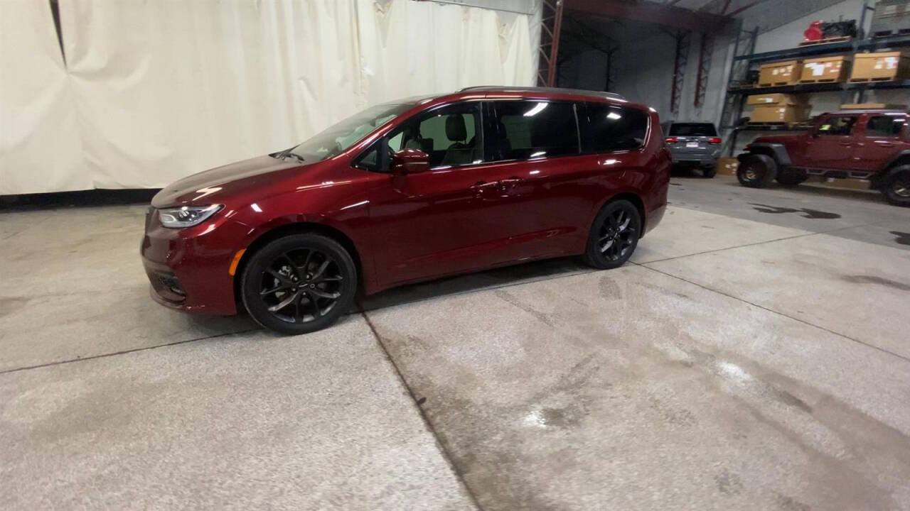 2021 Chrysler Pacifica for sale at Victoria Auto Sales in Victoria, MN