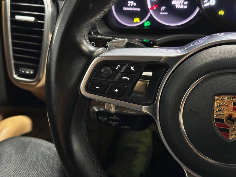 2022 Porsche Cayenne Platinum Edition