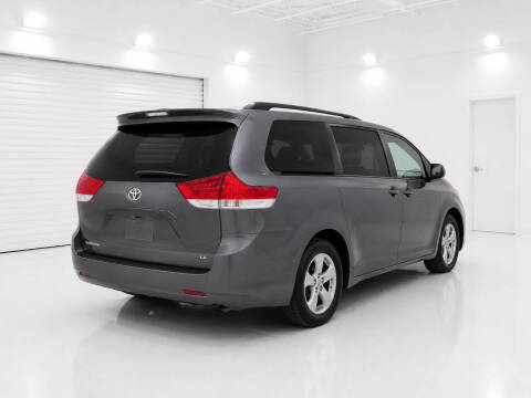 2011 Toyota Sienna LE 8-Passenger