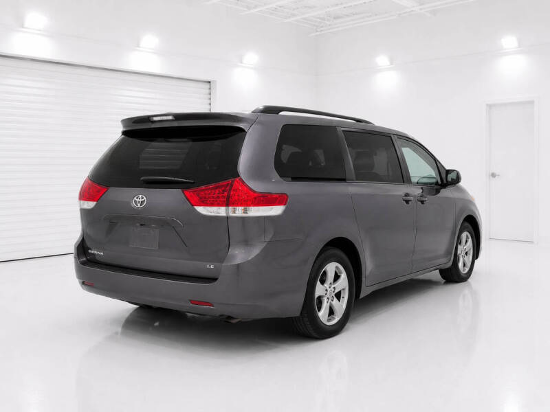 2011 Toyota Sienna LE 8-Passenger