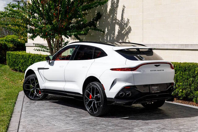 2025 Aston Martin DBX 707
